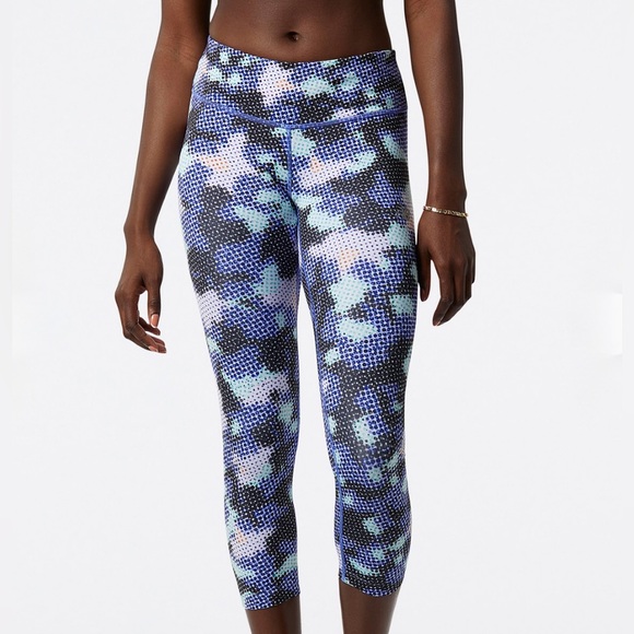 New Balance Pants - Women’s New Balance Dry Accelerate Capri Workout Tights Leggings Medium